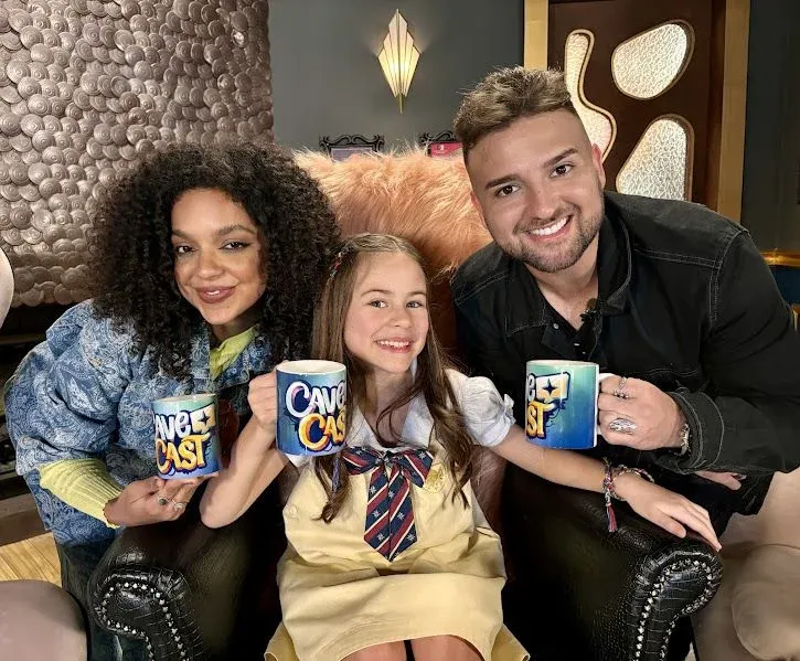 Mel Summers, intérprete de Anna em “A Caverna Encantada”, revela curiosidades da produção no “CaveCast”