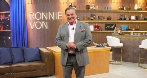 Companhia Certa: Ronnie Von recebe Nívea Maria na estreia do talk-show