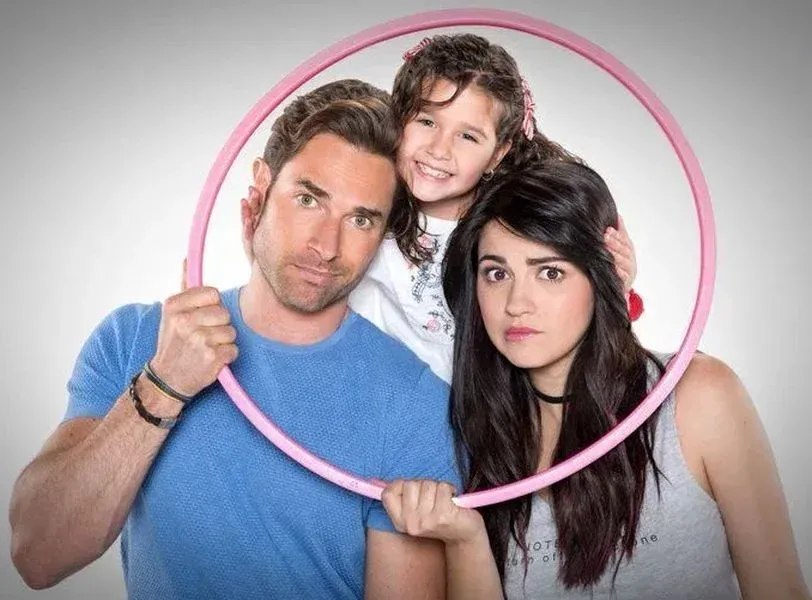 Novela mexicana "De Repente Pais", com Maite Perroni, é novidade no catálogo do GloboPlay
