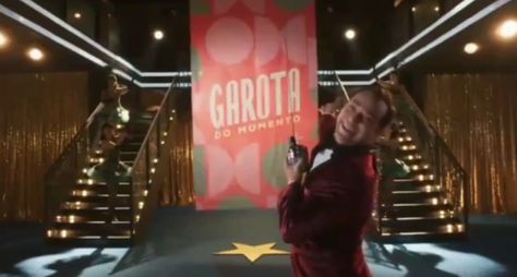 Eduardo Sterblitch estrela primeiro teaser de "Garota do Momento"