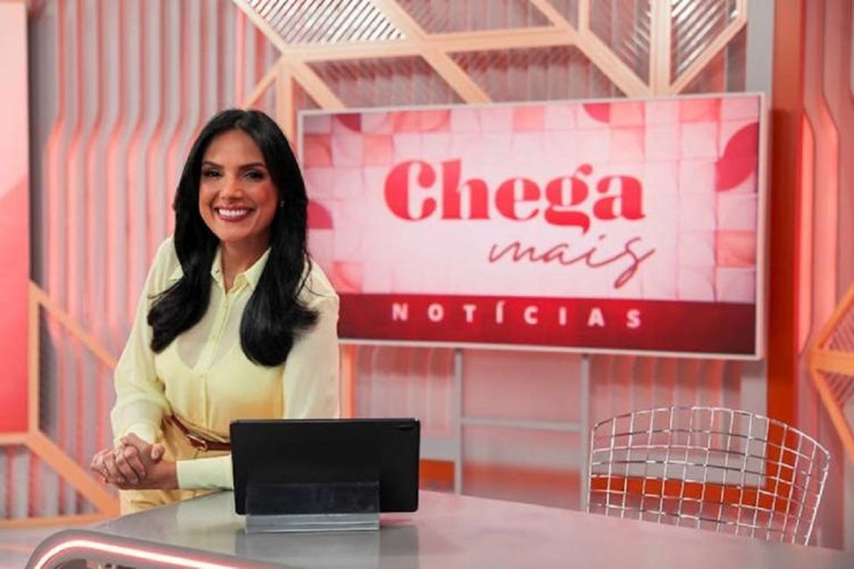 Márcia Dantas apresenta o Chega Mais Notícias/SBT