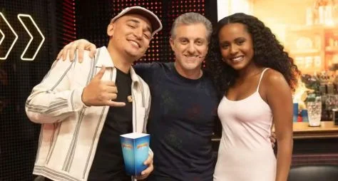Tamanho Família: Luciano Huck recebe Duda Santos, protagonista de Garota do Momento, e o cantor João Gomes