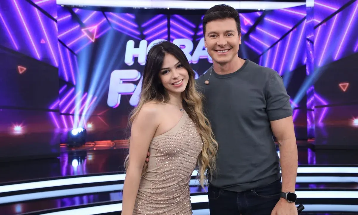 Hora do Faro: Latino, Melody, e a dupla Munhoz e Mariano participam do quadro Túnel do Tempo