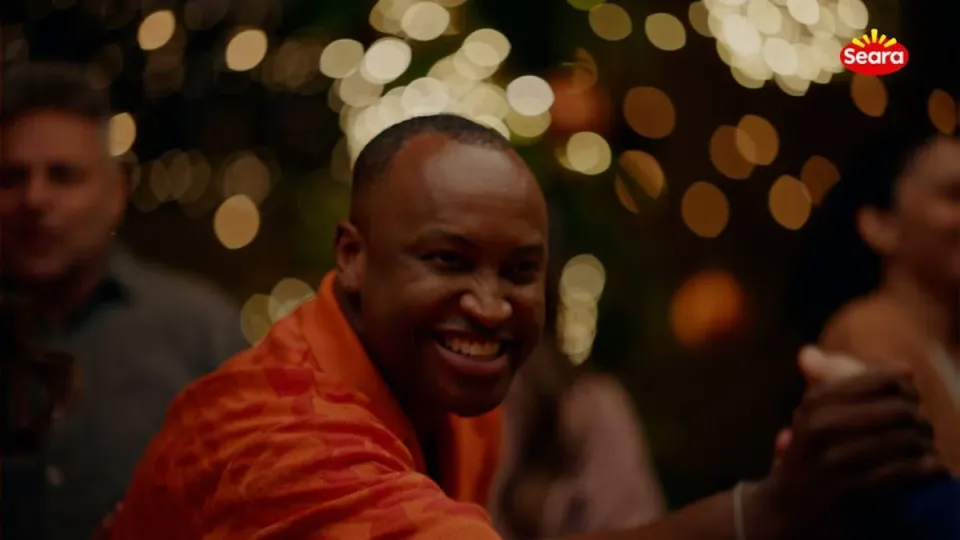 Cantor Thiaguinho faz participação especial na novela "Mania de Você"