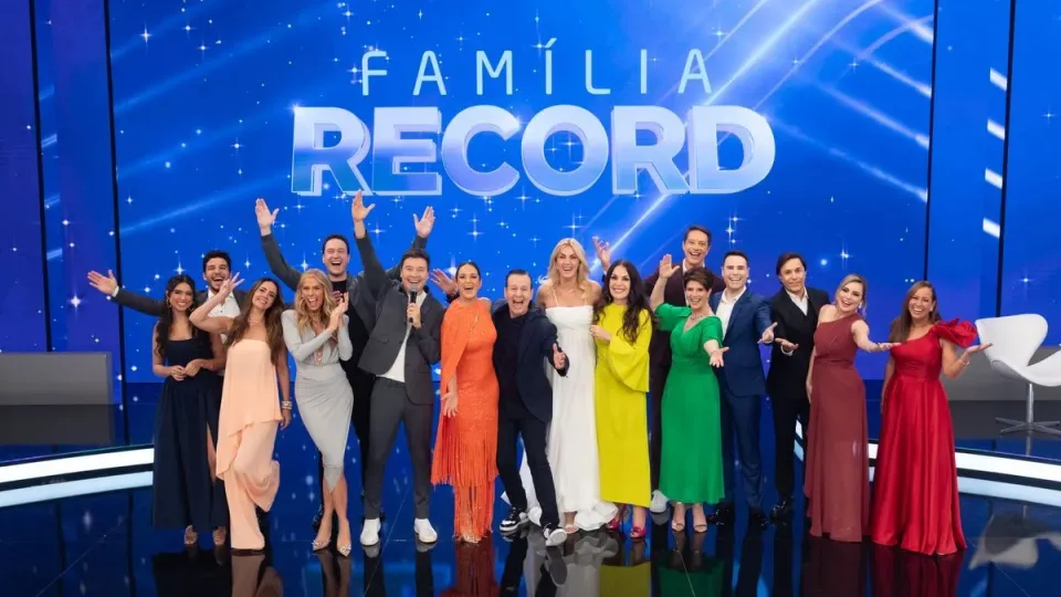 "Família Record" reúne elenco da emissora sob o comando de Rodrigo Faro