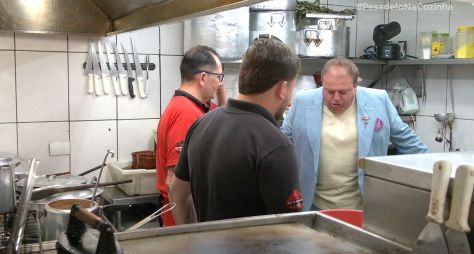 Erick Jacquin se revolta com sujeira, leva porco a restaurante e ameaça deixar gravação em “Pesadelo na Cozinha”