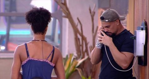 Vinícius atende Big Fone e indica Maike e Eva direto ao Paredão no BBB 25