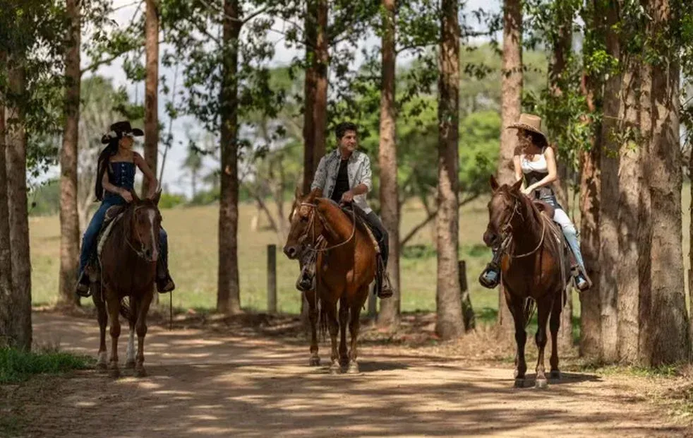 Daniel recebe Ana Castela e Paula Fernandes no "Viver Sertanejo"
