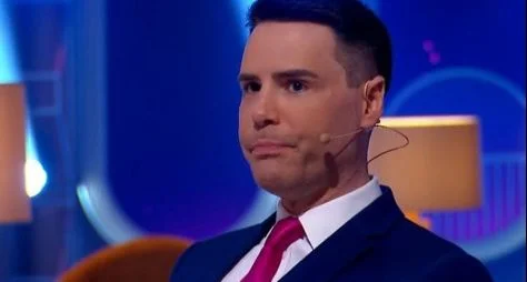 Com Luiz Bacci, "Sabadou com Virgínia" é superado por atrações da Record e fica em 3º no Ibope