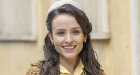 Êta Mundo Melhor! traz Larissa Manoela como enfermeira determinada
