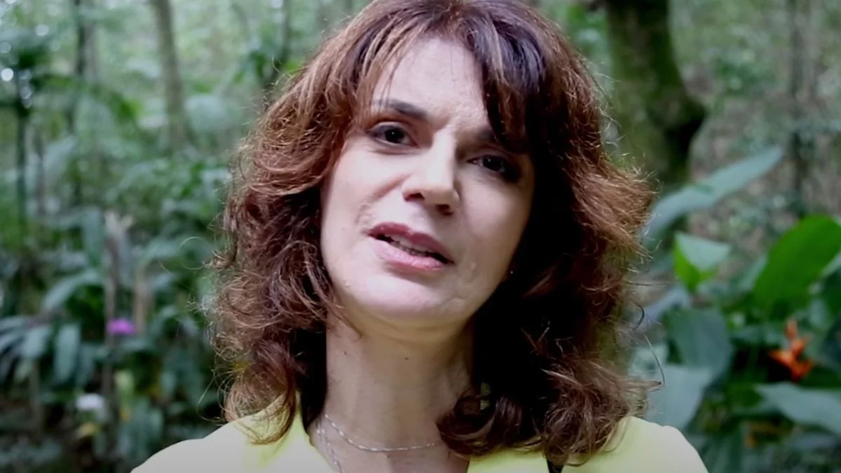 Lícia Manzo acerta retorno à Globo para obra específica