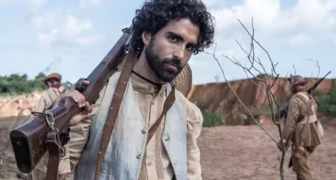 Vitor Sampaio interpreta Sabiá, um poeta cangaceiro, em "Guerreiros do Sol"