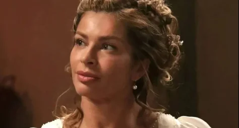Warner negocia com Iza para trilha sonora de "Dona Beja"
