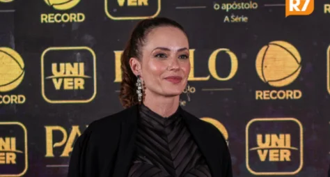 Rosanne Mulholland retorna à TV como imperatriz romana em papel ousado