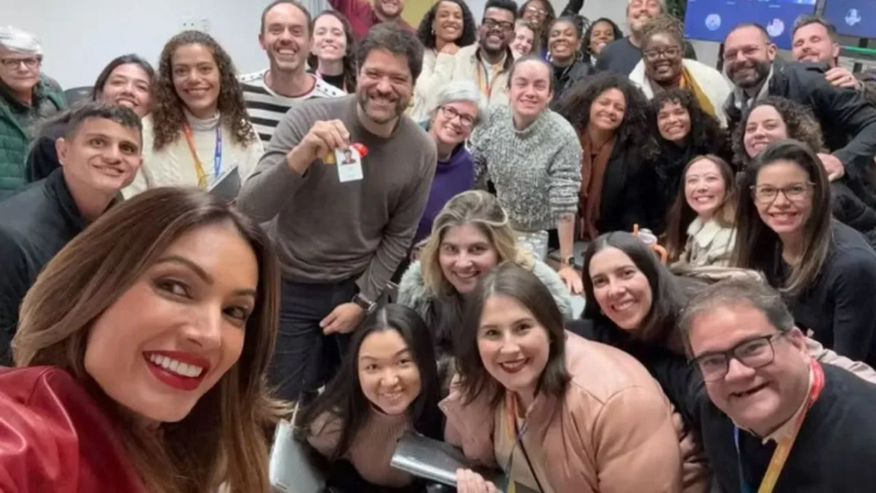 Patrícia Poeta e equipe do Encontro