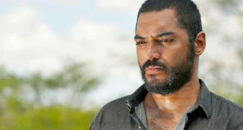 Thomás Aquino desafia padrões e vive fase de ouro na TV