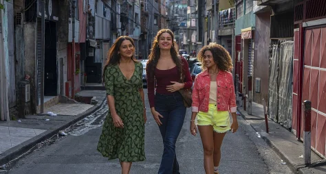 Globo divulga imagem oficial do trio protagonista de "Três Graças"