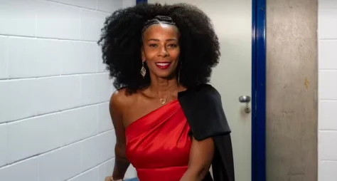 Rita Batista canta e se emociona com surpresa especial no Domingão com Huck