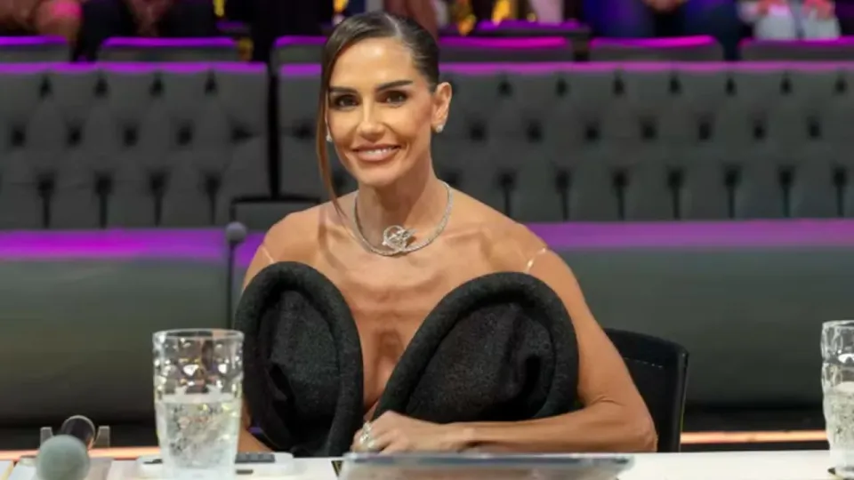 Deborah Secco participa como convidada especial no júri da Dança dos Famosos