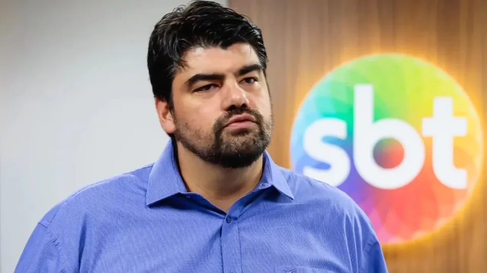 SBT escala André Azeredo para cobrir férias de Luiz Bacci no "Alô Você"