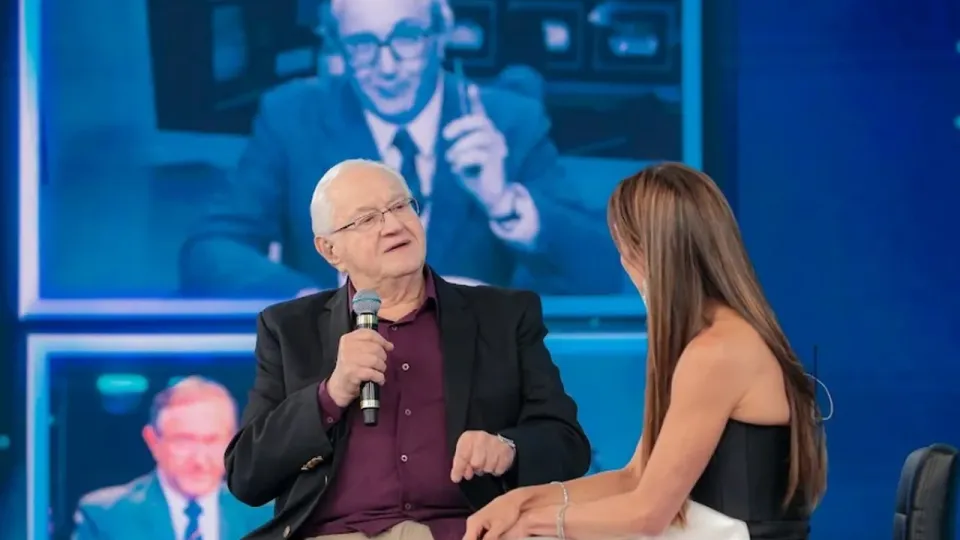 Boris Casoy é celebrado no “Programa Silvio Santos” em noite de nostalgia, games e sertanejo