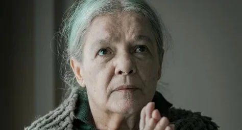 Bete Mendes volta às telas em série de fantasia “Vermelho Sangue”