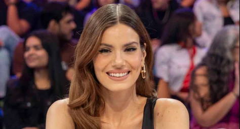 Camila Queiroz negocia participação em “Quem Ama Cuida”, de Walcyr Carrasco