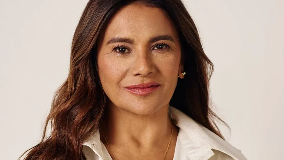 Dira Paes é a convidada especial do Roda Viva em edição de 39 anos