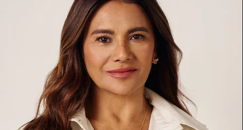 Dira Paes é a convidada especial do Roda Viva em edição de 39 anos