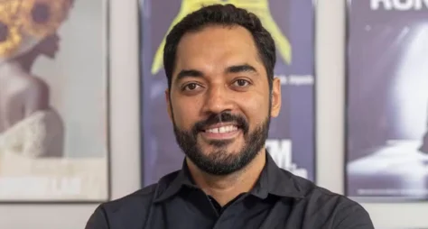 Thomás Aquino estreia na comédia em Coração Acelerado, da Globo