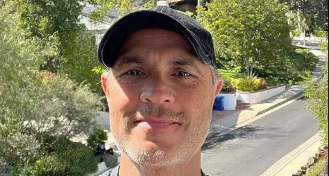 Alexandre Avancini renova com a Seriella e assume nova série bíblica de Cristiane Cardoso