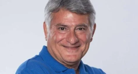 Gafe: Cléber Machado cita a Globo por engano durante jogo na Record