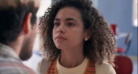 Joélly chantageia Samira por medicamentos em ‘Três Graças’