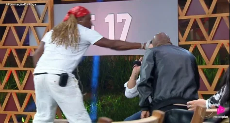 Creo Kellab é expulso de A Fazenda 17 após soco em Fabiano