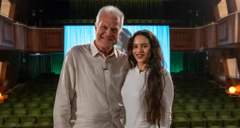 Rosalía apresenta o álbum Lux em edição especial do 'Conversa com Bial'