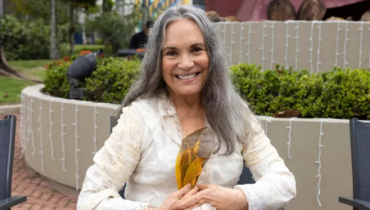Regina Duarte afirma que aceitaria voltar à Globo após homenagem