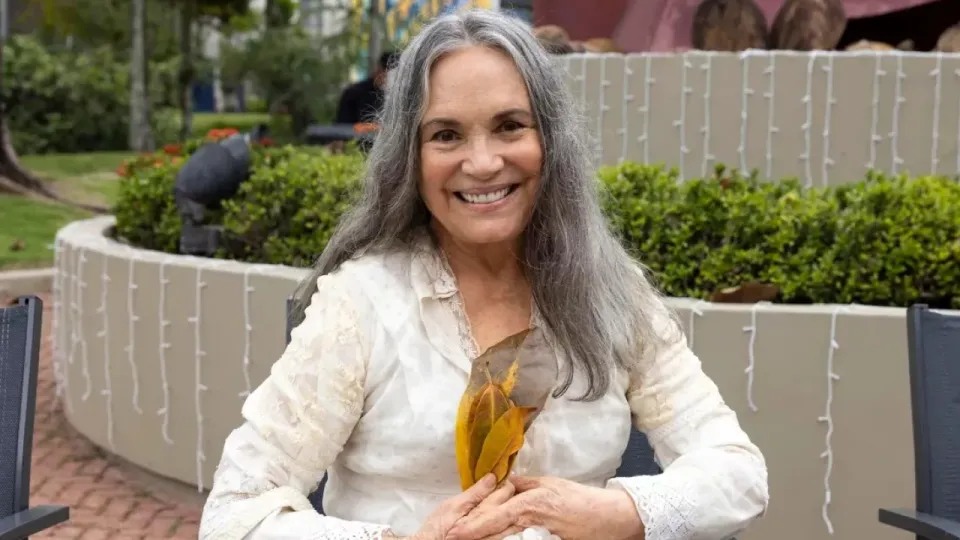 Regina Duarte afirma que aceitaria voltar à Globo após homenagem