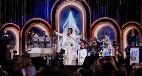 Roberto Carlos Encanta Gramado com Noite de Duetos e Emoções em Especial Natalino