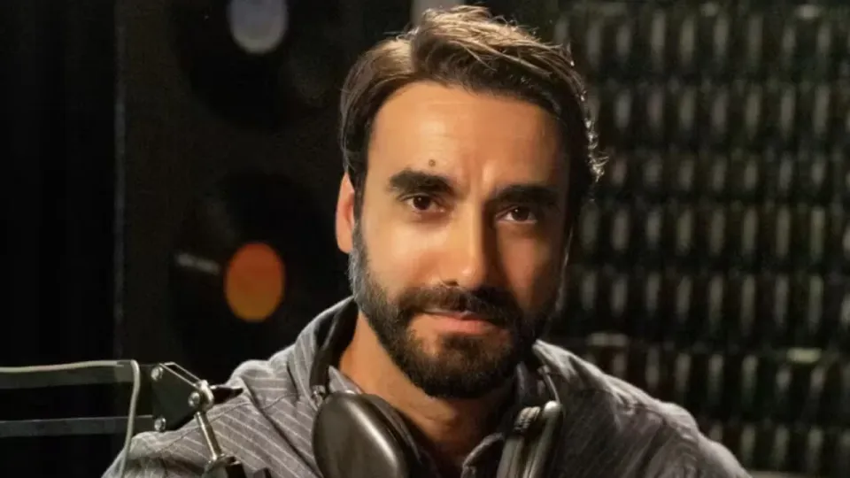 Bastidores de 'Coração Acelerado': Gabriel Godoy vive ícone da Rádio Estrela