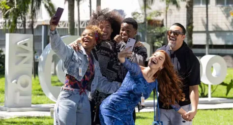 Ryan se apresenta no “Domingão com Huck” e encontra Belo nos Estúdios Globo