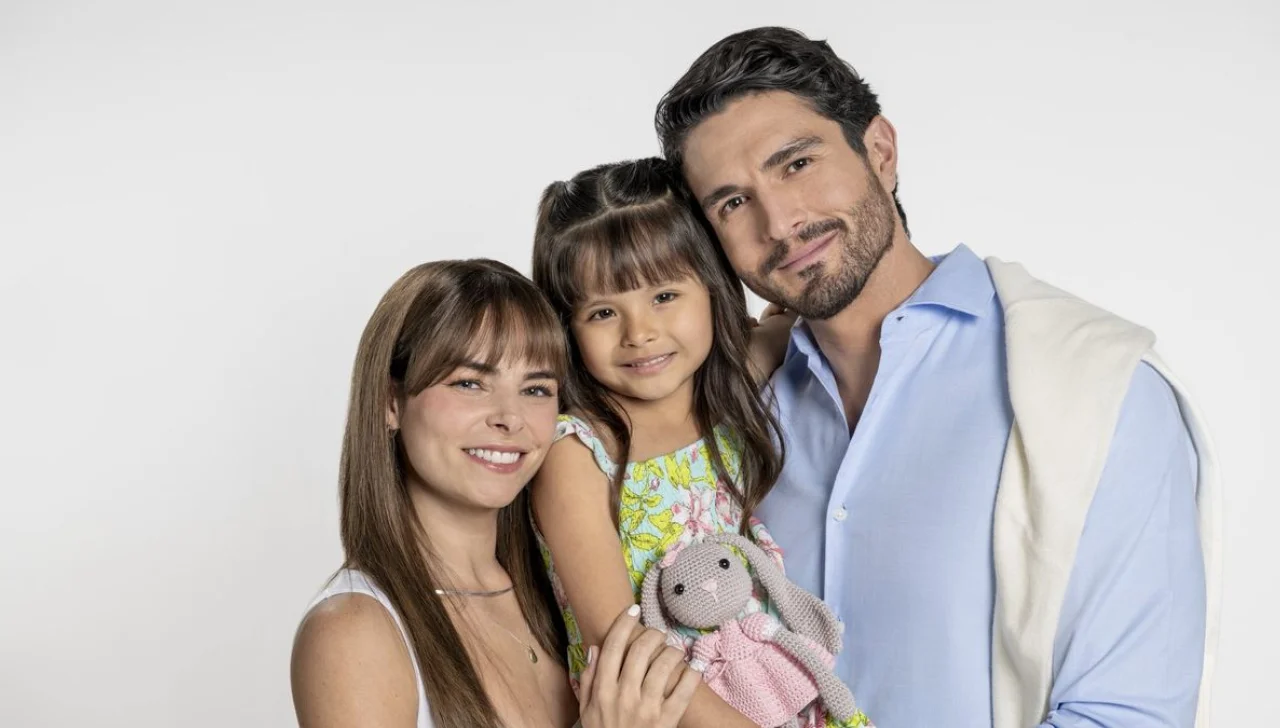 Protagonistas da novela 'Presente de Amor'. Foto: Divulga&ccedil;&atilde;o/Televisa