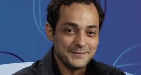 Eduardo Sterblitch se junta ao elenco de 'Quem Ama Cuida' como irmão desconhecido de Antonio Fagundes