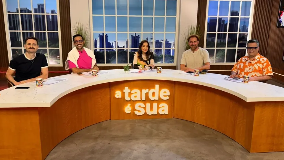 Sonia Abrão apresenta novo cenário em retorno ao vivo do 'A Tarde é Sua'