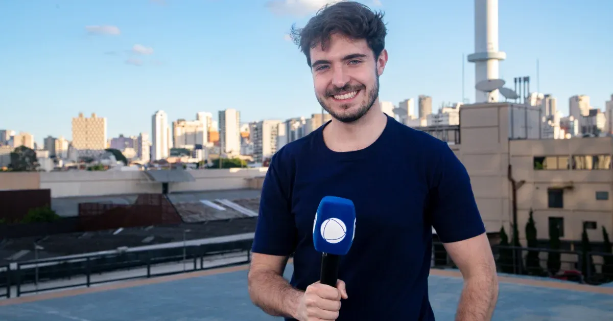 João Liberato estreia na Record com quadro sobre formação na TV