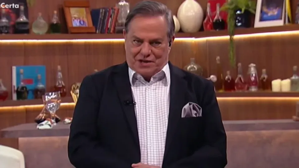 Ronnie Von pede demissão da RedeTV! após corte de toda a sua equipe