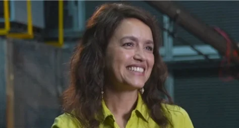 Manuela Dias firma novo contrato de cinco anos com a Globo e planeja duas novelas inéditas