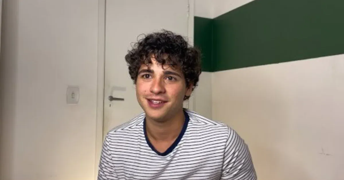 João Victor Gonçalves vive irmão gay de Letícia Colin em "Quem Ama, Cuida"