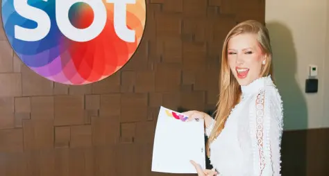 Cela Lopes assina contrato fixo com SBT e pode comandar o 'Sabadou'