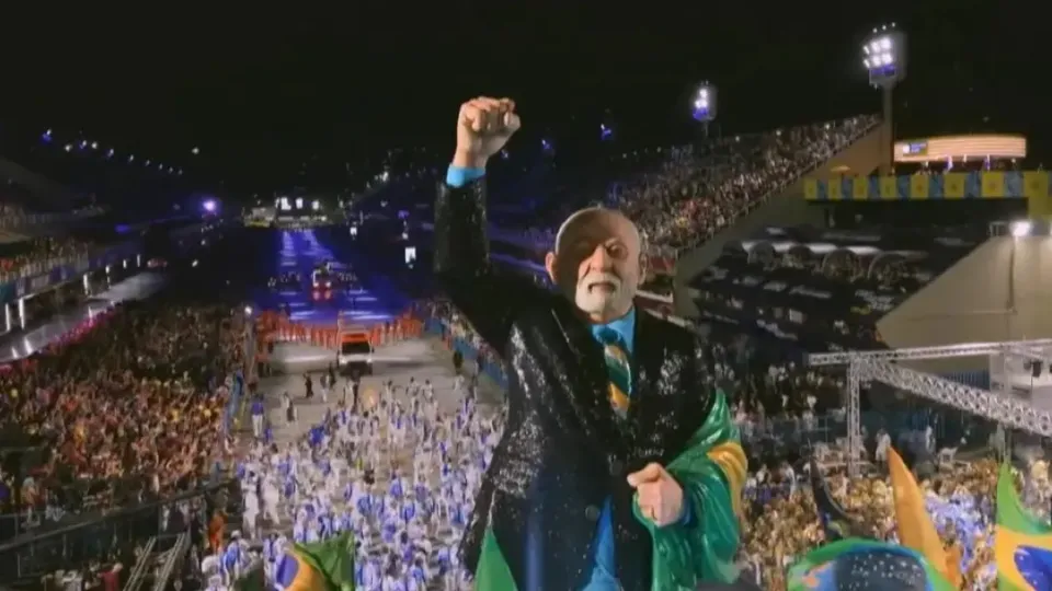 Homenagem a Lula na Sapucaí faz Globo perder audiência para concorrência