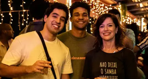 Natália Lage vive mãe que se apaixona pelo amigo do filho em 'Juntas & Separadas'